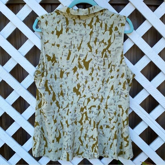 Cabi Flurry Top in an Olive & Cream Abstract Pattern. Size Large. NWOT - Picture 4 of 10